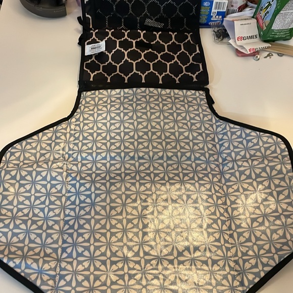 2/$30 Never Used Skip Hop Portable Changing Pad Station Clutch Bag - Picture 14 of 15